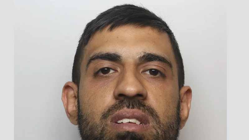 Man stabbed with machete in mosque rips