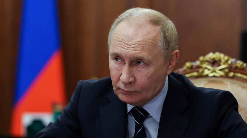 A security expert has urged people to keep one crucial £4 note on hand